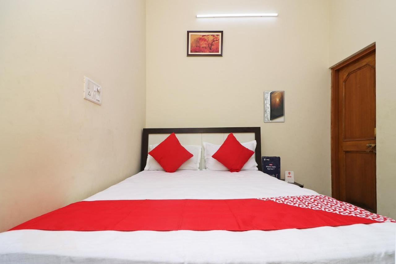 Oyo 9008 Hotel Jmd Inn Chinhat Exterior photo