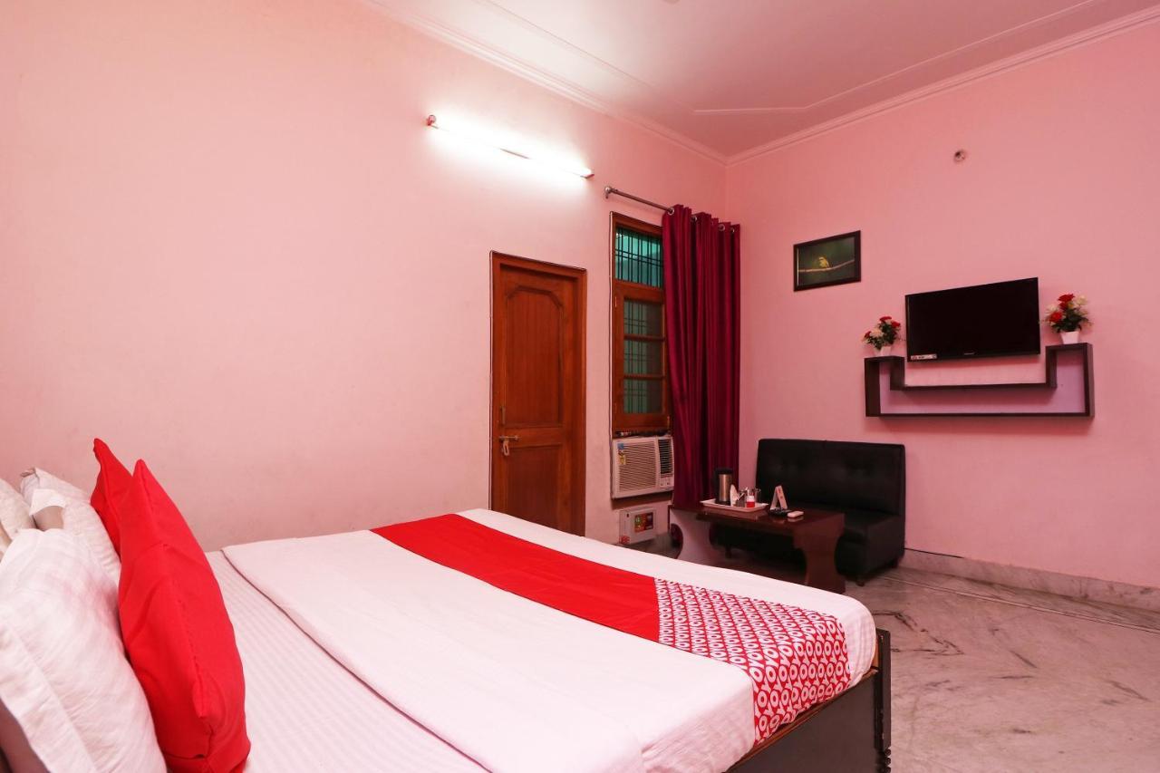 Oyo 9008 Hotel Jmd Inn Chinhat Exterior photo