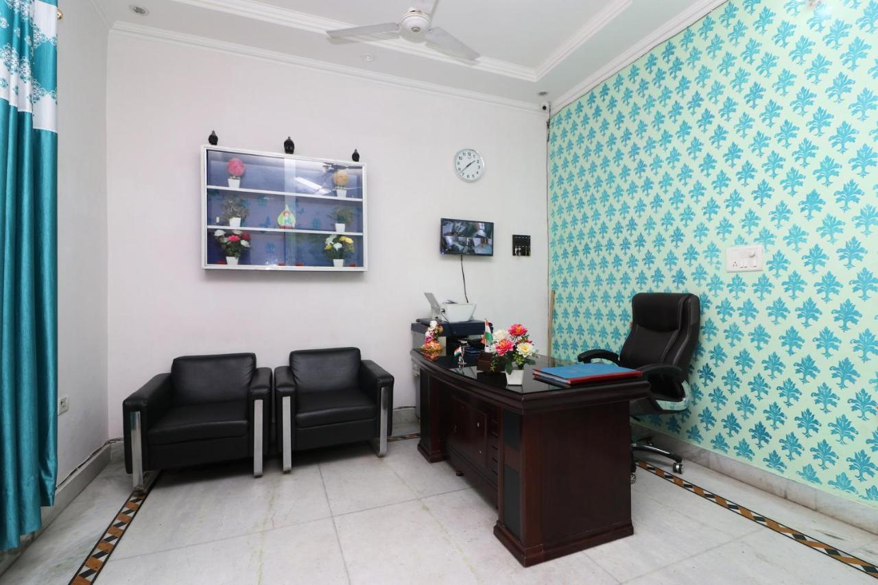 Oyo 9008 Hotel Jmd Inn Chinhat Exterior photo